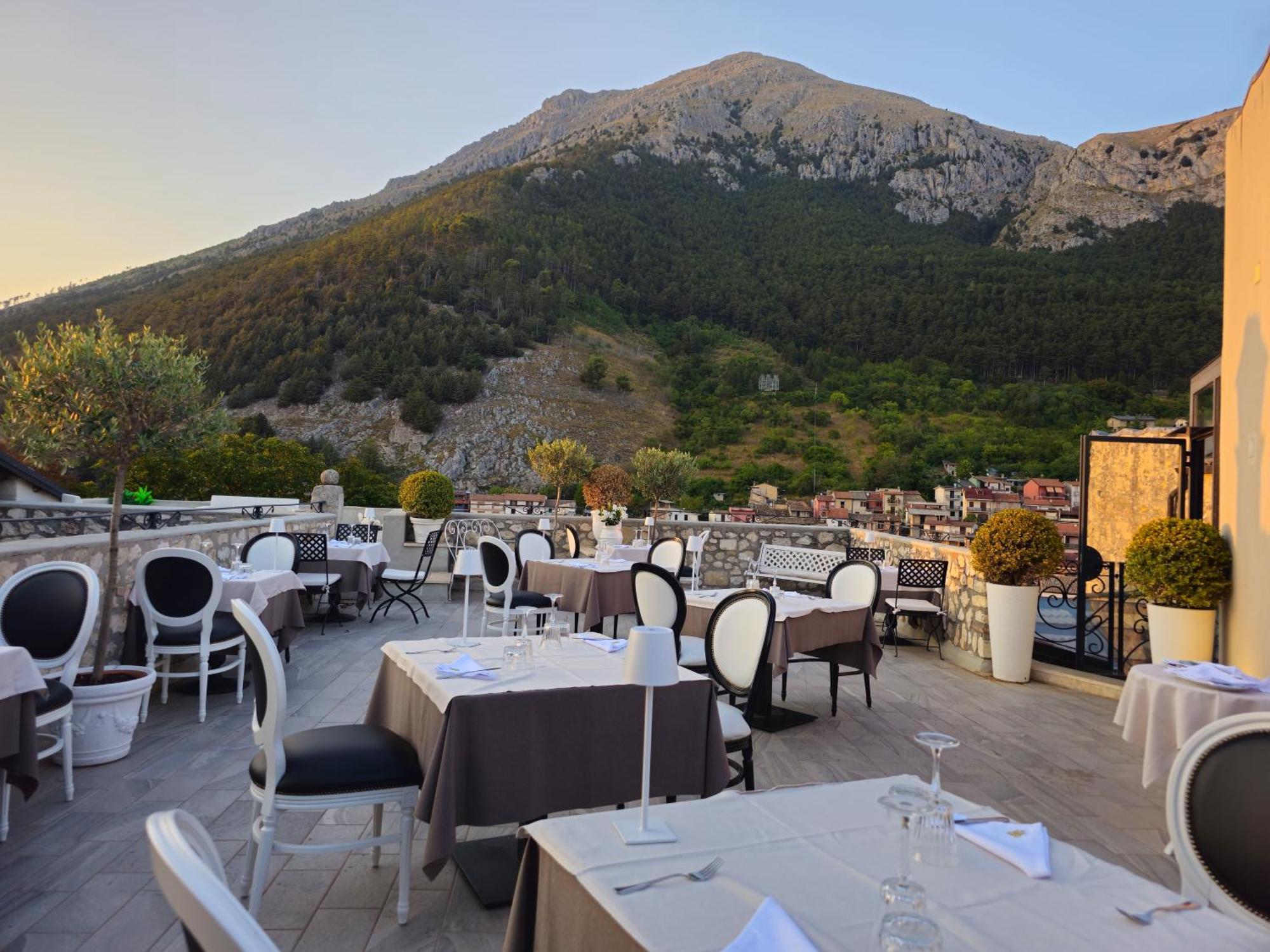 Hotel Mastrodattia Celano Exterior photo